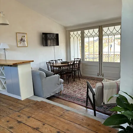 Spacious 5-Bedroom House In Town Center With Ac, Sleeps 8-10 *