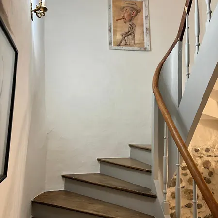 Spacious 5-Bedroom House In Town Center With Ac, Sleeps 8-10 Ferienhaus *